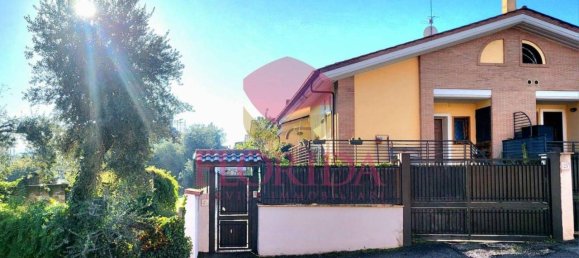 3 rooms Apartment in Rome, Italy No. 30307 2