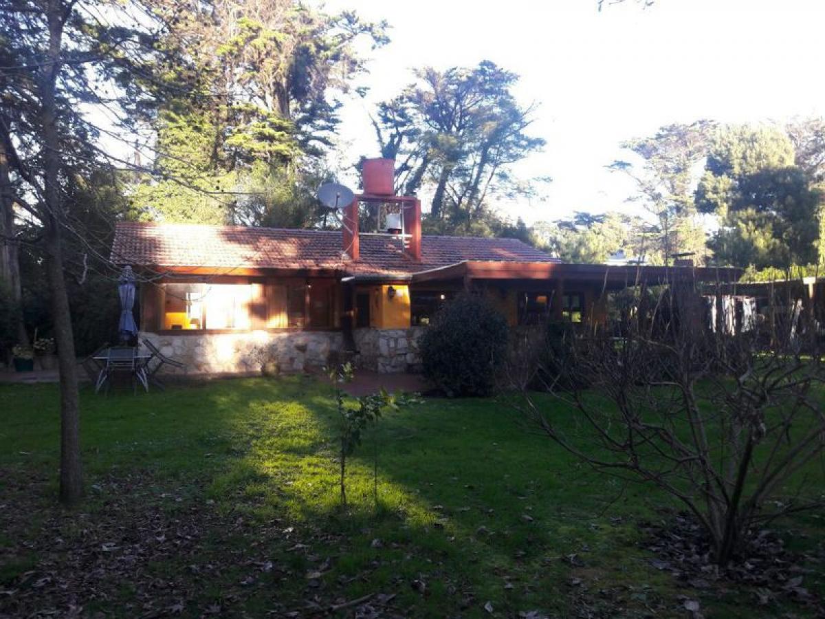3 bedrooms House in Mar del Plata, Argentina No. 72406