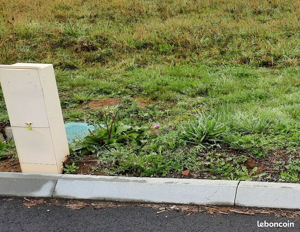 550m² Land in Ambillou, France No. 278085