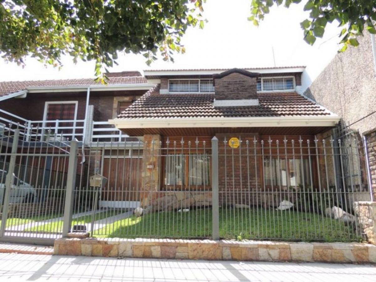 4 bedrooms House in Almirante Brown, Argentina No. 86712