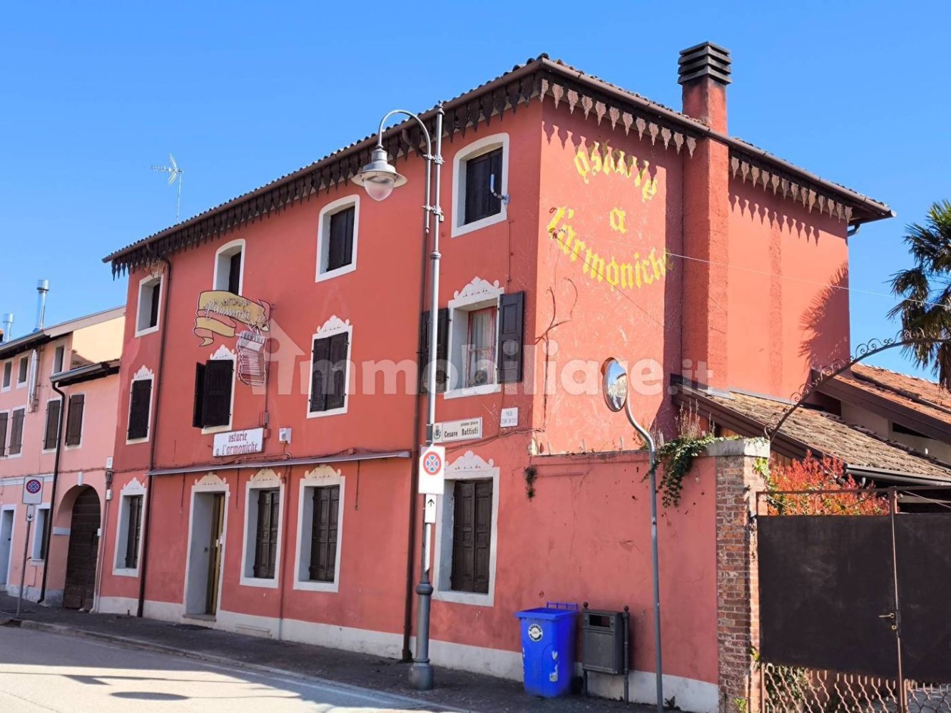 5 rooms Commercial property in Udine, Italy No. 204695