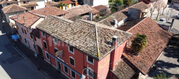 5 rooms Commercial property in Udine, Italy No. 204695 3