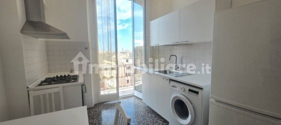 Квартира с 2 спальнями в Генуя, Италия № 352389 3