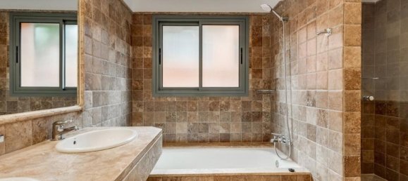 2 bedrooms Apartment in Estepona, Spain No. 183698 10