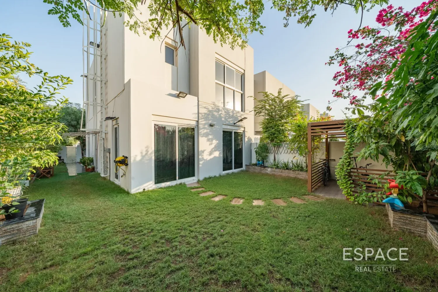 Casa geminada T4 em Mudon, UAE N.º 108350