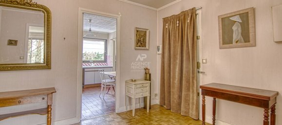 4 bedrooms Apartment in Versailles, France No. 291775 6