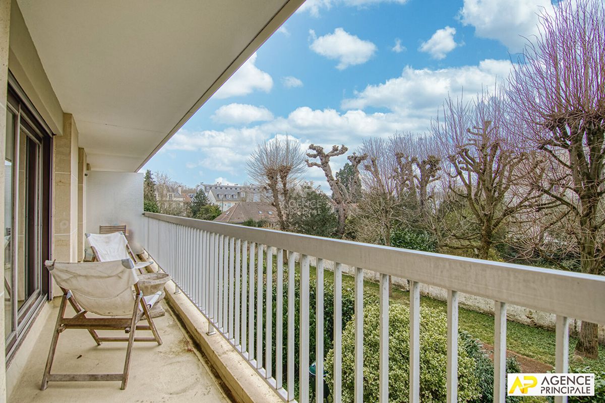 4 bedrooms Apartment in Versailles, France No. 291775