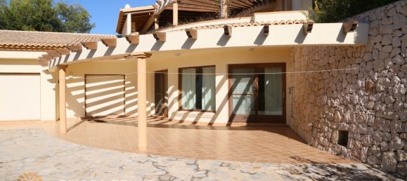 4 bedrooms Villa in Calpe, Spain No. 1606 5