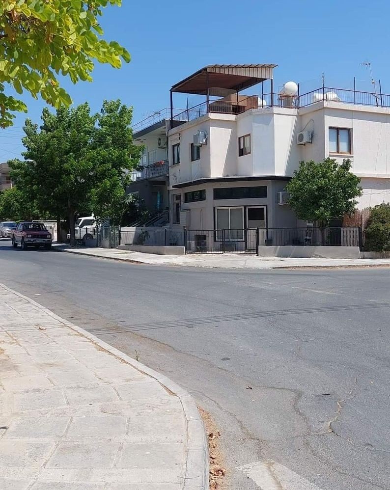 Вилла с 4 спальнями в Лимассол, Кипр № 32383