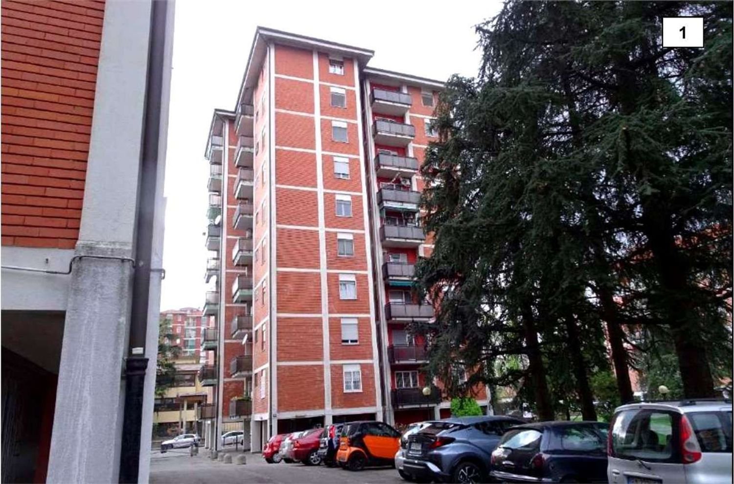 4 rooms Apartment in Milan, Italy No. 240604