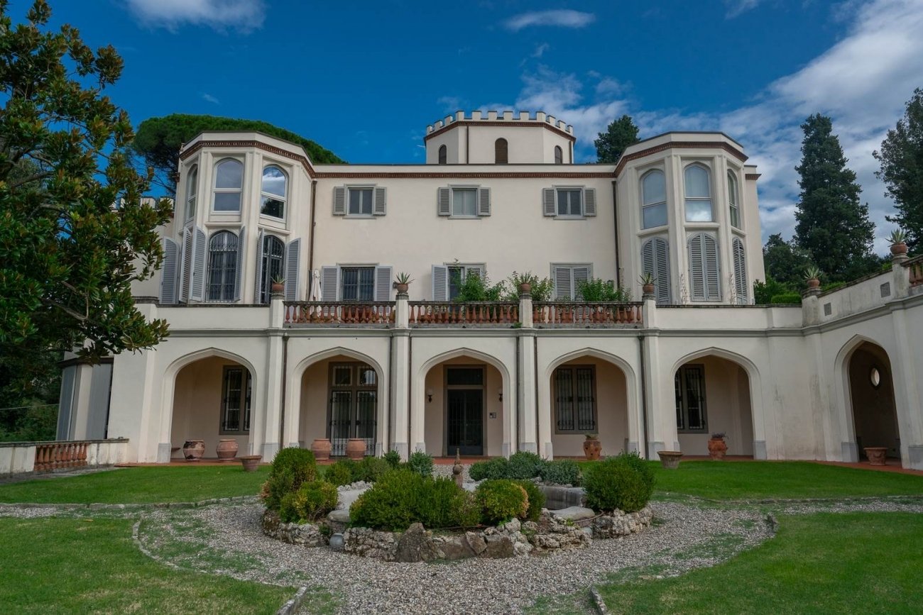 3 bedrooms Apartment in Florence, Italy No. 192899