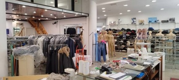 1 room Commercial property in Abano Terme, Italy No. 312285 3