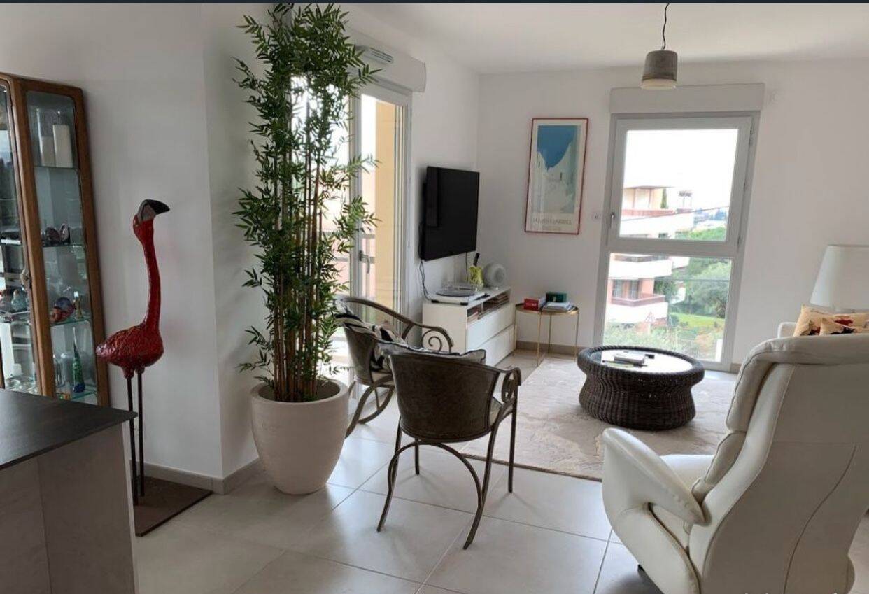 Studio in Antibes, France No. 328709