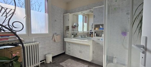 4 bedrooms House in Bondy, France No. 356400 11