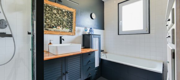 4 bedrooms House in Rhone, France No. 295472 7