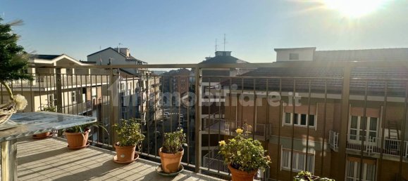 3 bedrooms Apartment in Turin, Italy No. 153799 2