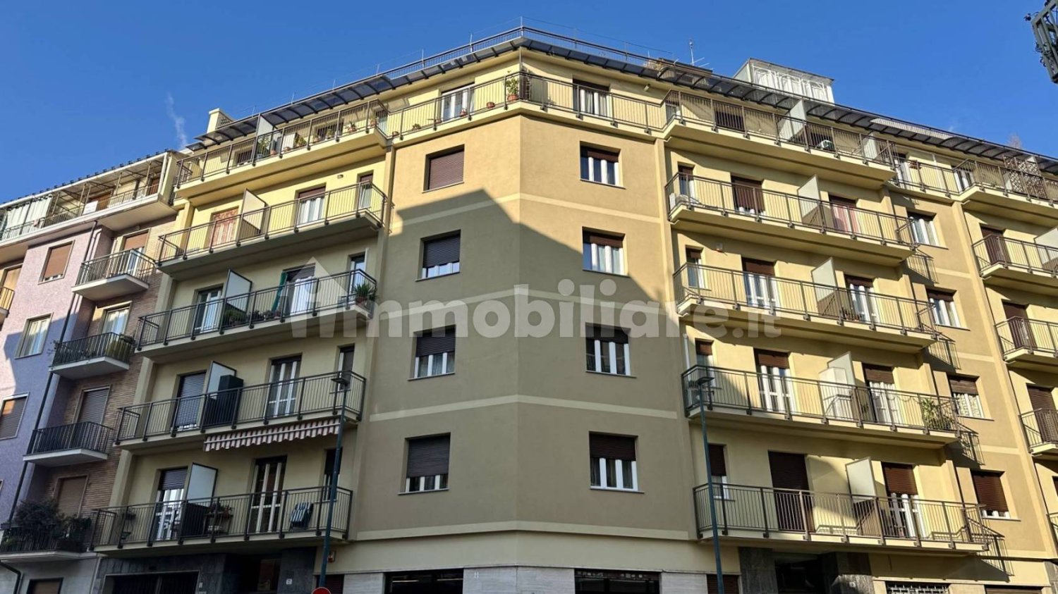 3 bedrooms Apartment in Turin, Italy No. 153799