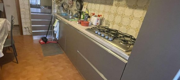 4 rooms Apartment in Perugia, Italy No. 4774 3