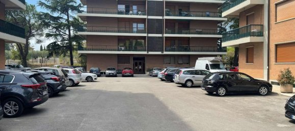 4 rooms Apartment in Perugia, Italy No. 4774 13