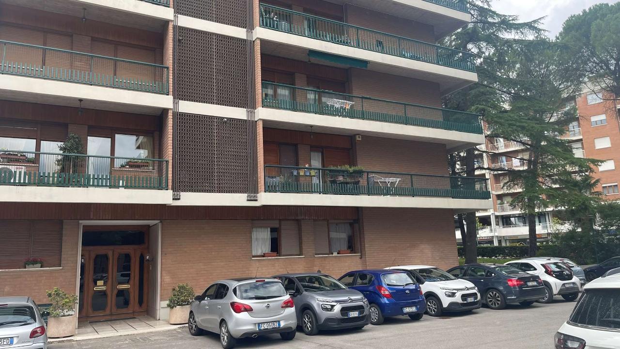 4 rooms Apartment in Perugia, Italy No. 4774