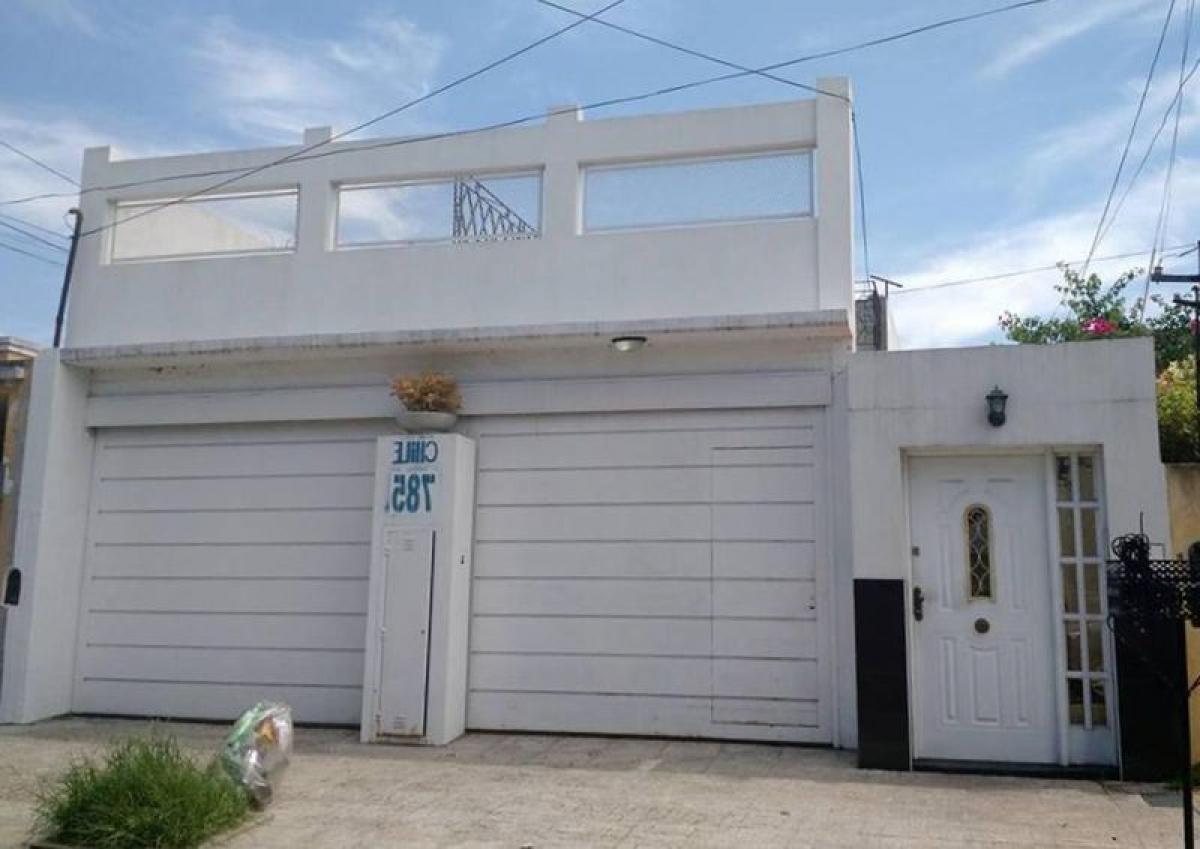 4 bedrooms House in Moron, Argentina No. 1514