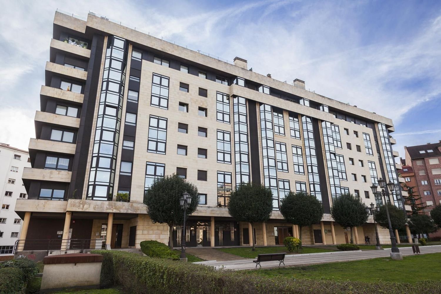 551m² Commercial property in Oviedo, Spain No. 149770