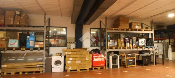 Almacén de 4 habitaciónes en Verdellino, Italy No. 120608 3