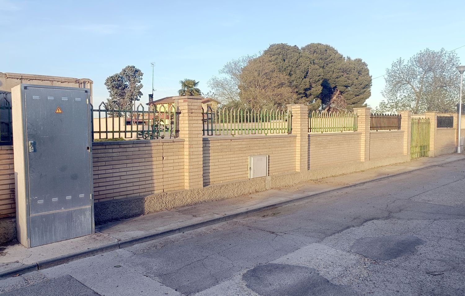 Terrain à Alfajarin, Spain No. 210553