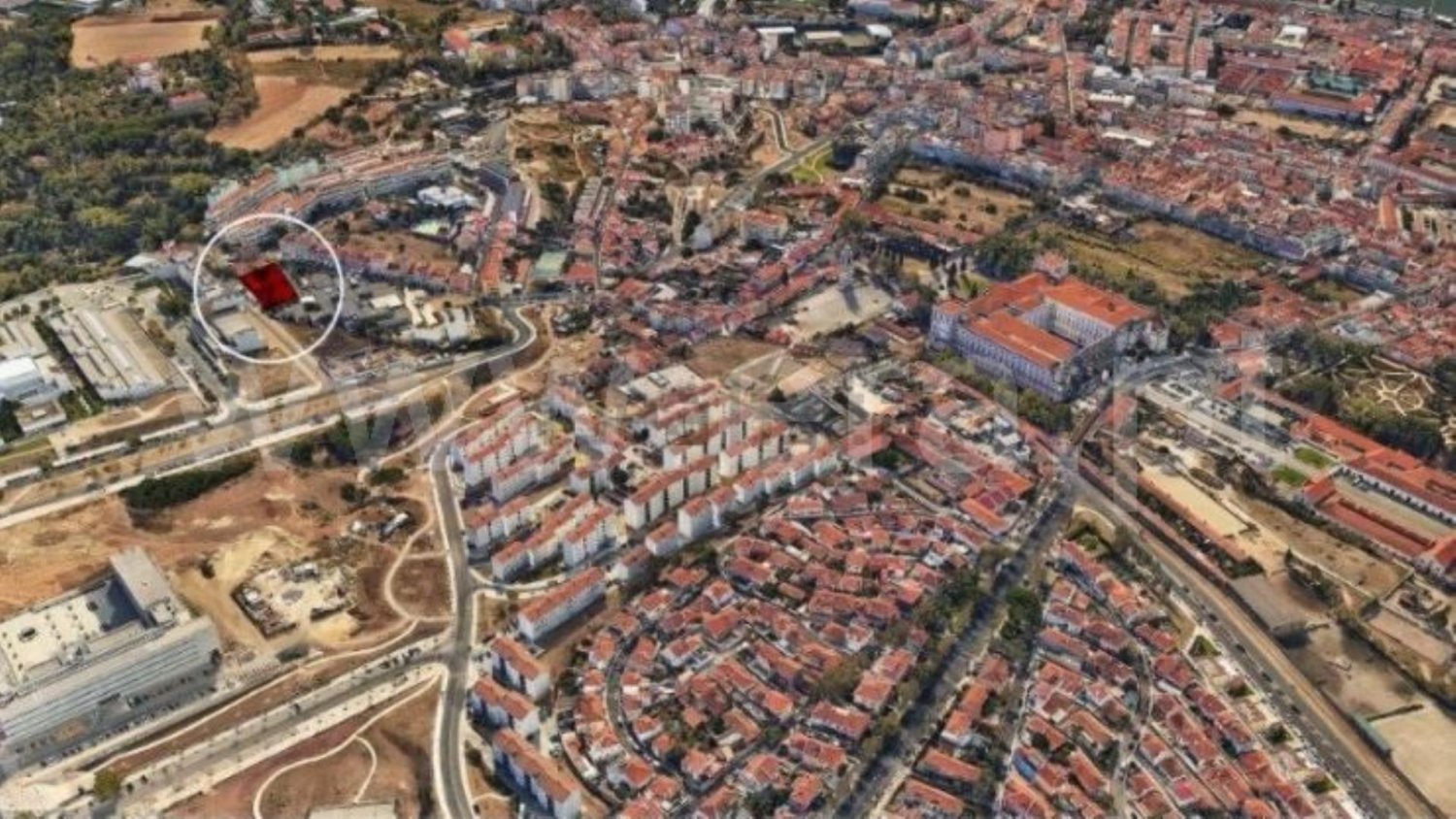  Land in Lisbon, Portugal No. 89571