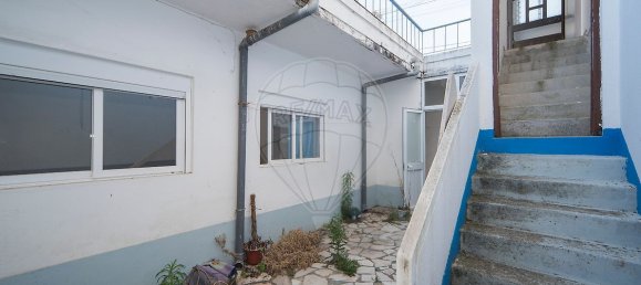 8 bedrooms House in Bucelas, Portugal No. 180641 22