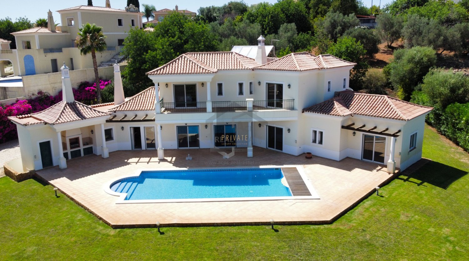 4 bedrooms Villa in Loule, Portugal No. 114918