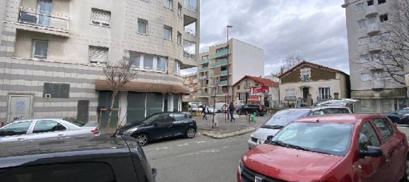 1 bedroom Apartment in Bondy, France No. 180395 2