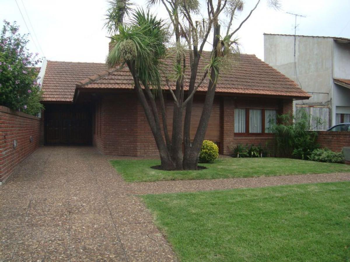 Casa de 2 dormitorios en Mar del Plata, Argentina No. 64866