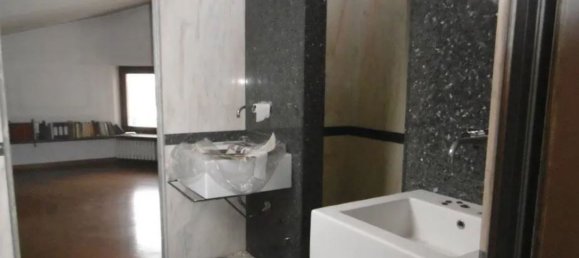 5-Zimmer Doppelhaus in Varedo, Italy, Nr. 209999 19