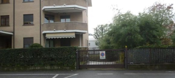 5-Zimmer Doppelhaus in Varedo, Italy, Nr. 209999 11