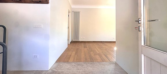 3 Schlafzimmer Villa in Varese, Italy, Nr. 84822 8