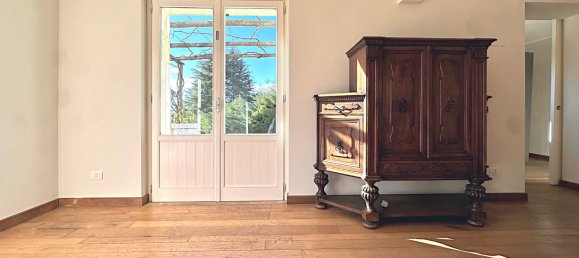 3 Schlafzimmer Villa in Varese, Italy, Nr. 84822 23