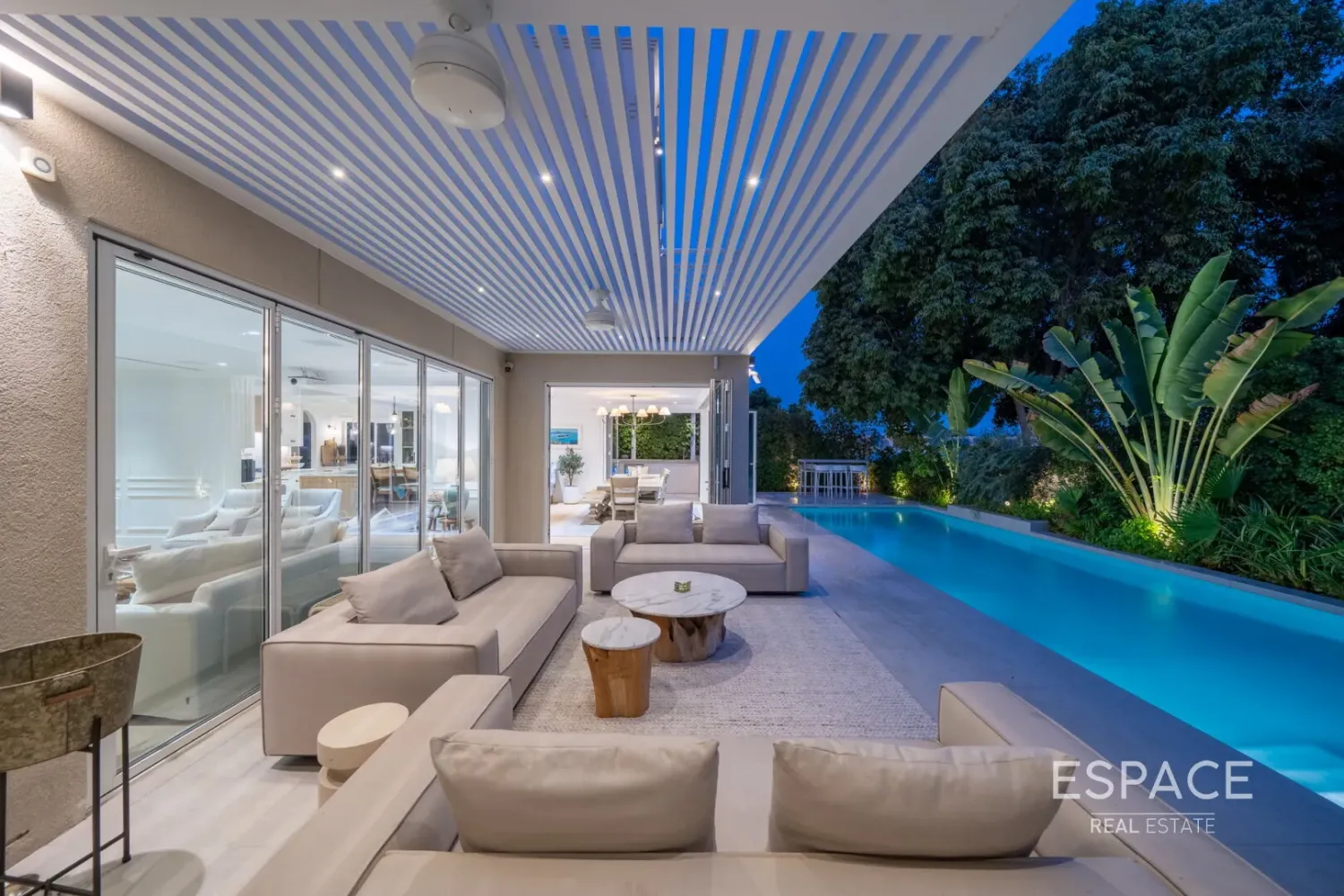 4 Schlafzimmer Villa in Dubai, UAE, Nr. 105863