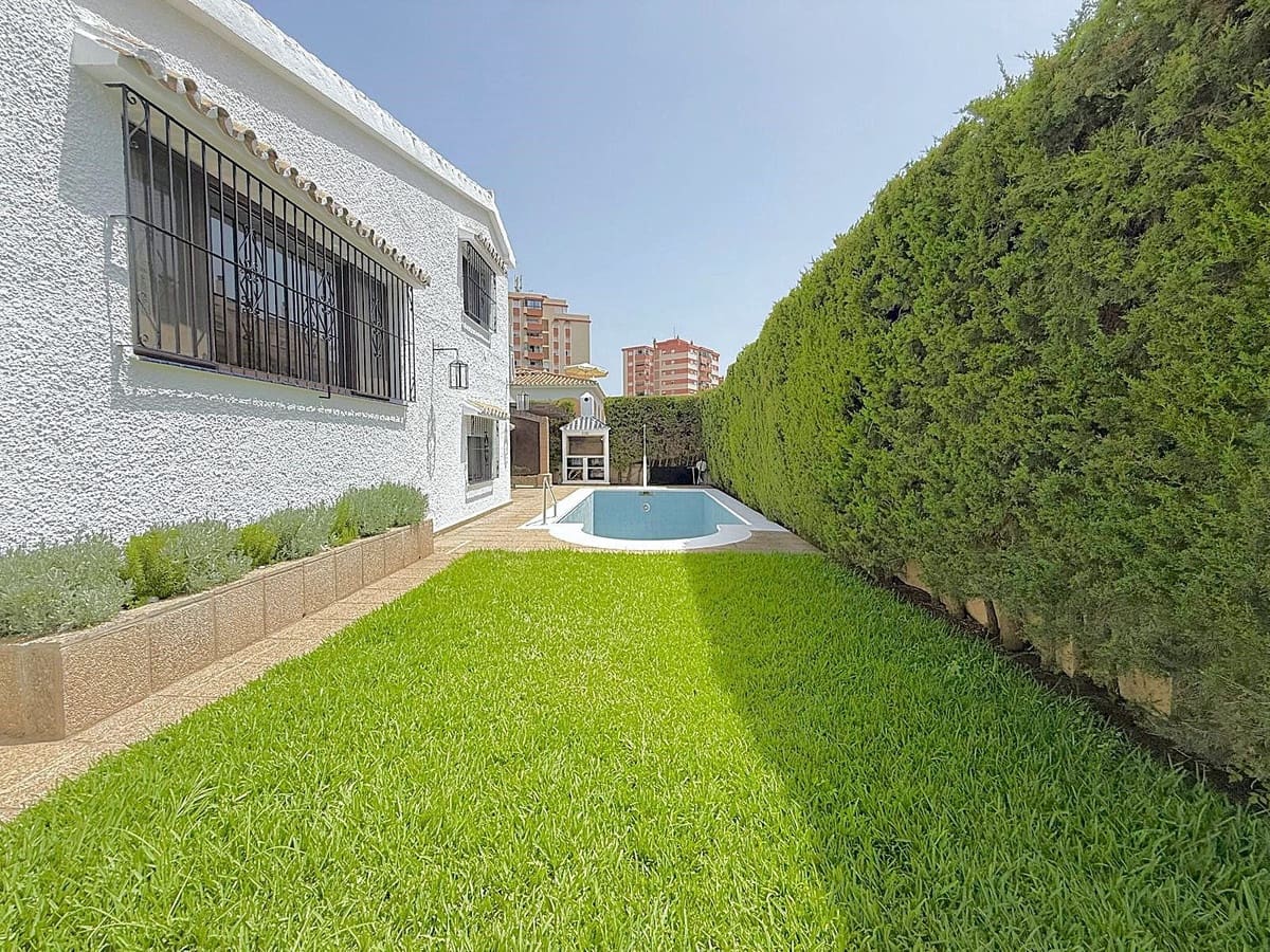 3 bedrooms Villa in Fuengirola, Spain No. 266541