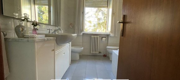 2 bedrooms Apartment in Ancona, Italy No. 211051 52