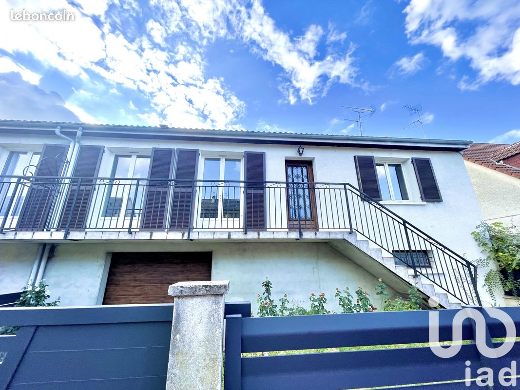 2 bedrooms Townhouse in Reims, France No. 232395