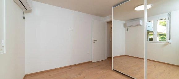 2 rooms Apartment in Glyfada, Greece No. 53784 8