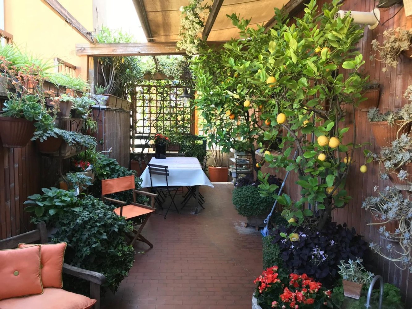 5 rooms Apartment in Milan, Italy No. 246355