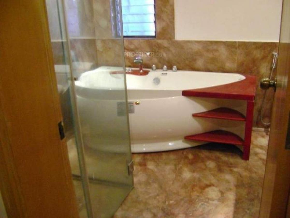 4 bedrooms House in Pune, India No. 10835