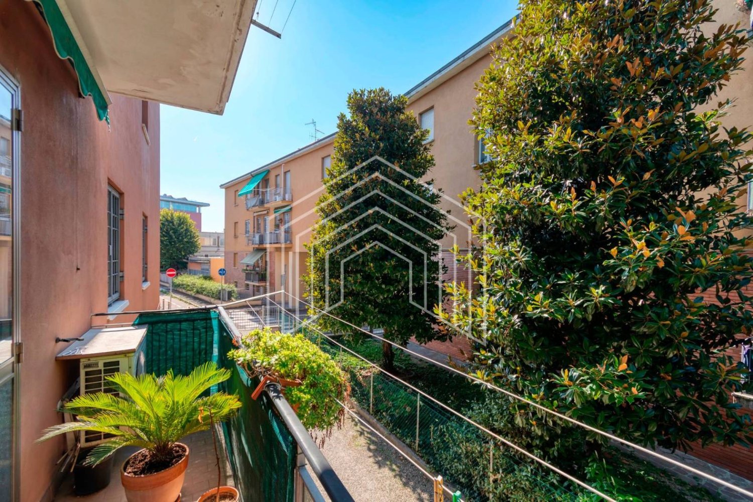 2 bedrooms Apartment in Bologna, Italy No. 393514