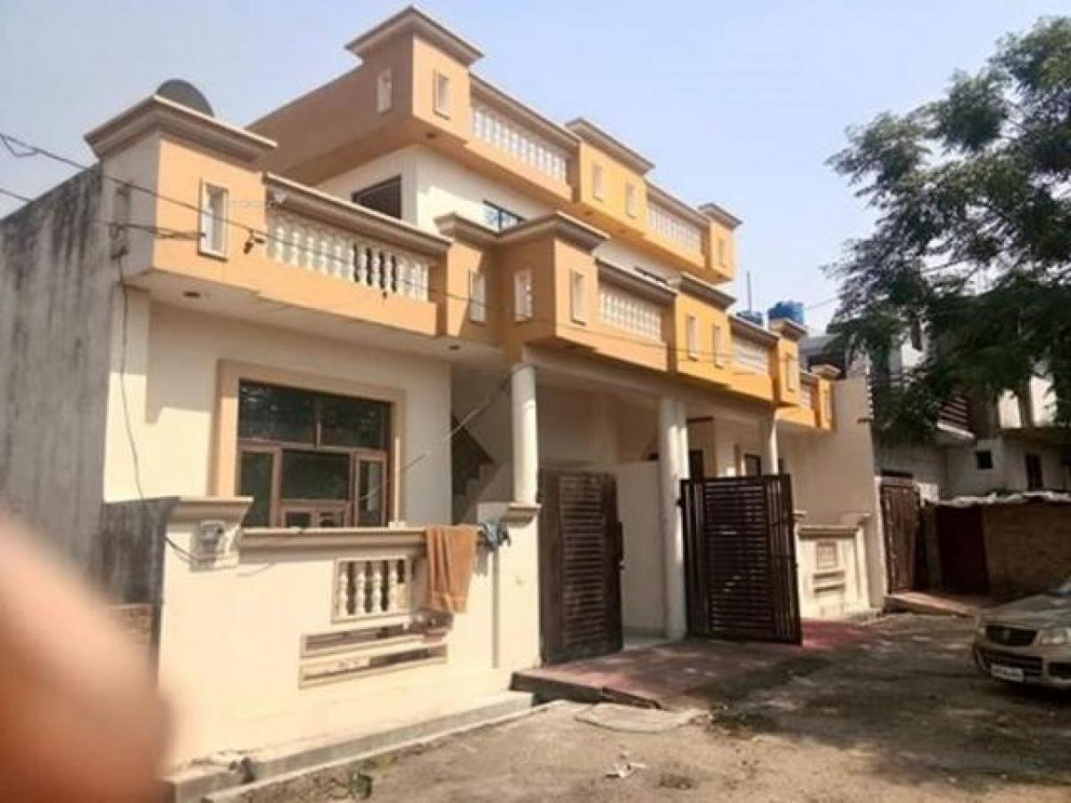 2 bedrooms House in Lucknow, India No. 25853
