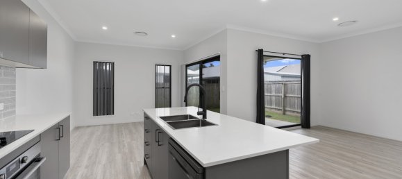 4 chambres Maison à Caboolture South, Australia No. 430 7