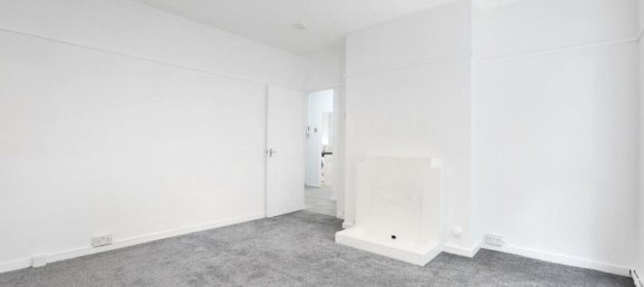 2 bedrooms Apartment in London, United Kingdom No. 12401 11