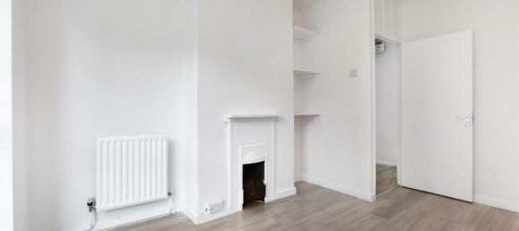 2 bedrooms Apartment in London, United Kingdom No. 12401 4