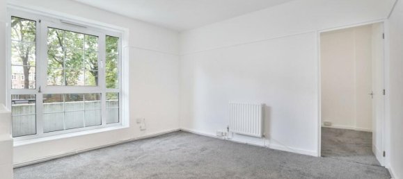 2 bedrooms Apartment in London, United Kingdom No. 12401 2